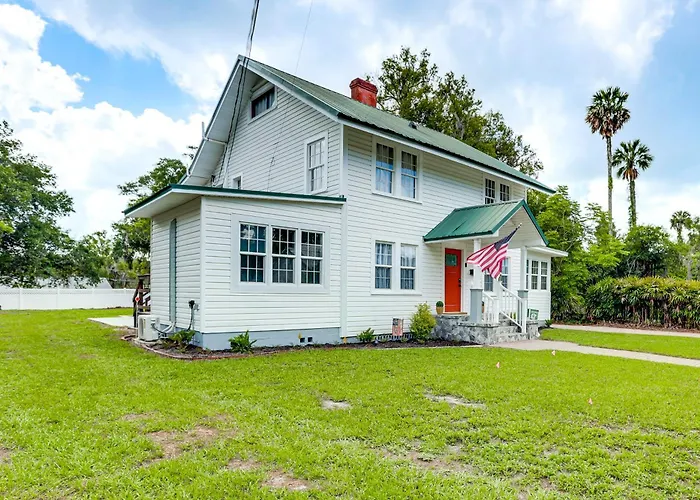 Walk To Stetson And Historic Downtown Deland!