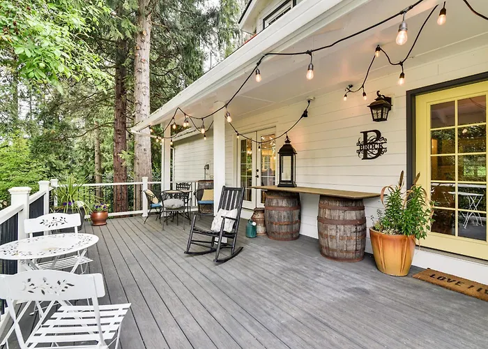 Close To Intel/Nike: Large Family Home W/ Hot Tub