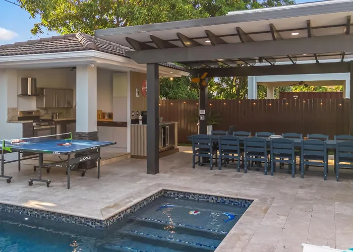 Sunset Villa W Pool, Outdoor Kitchen & Grill