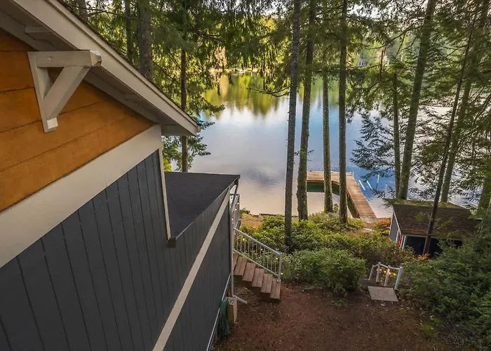 Lakefront Retreat With View Deck & Private Dock