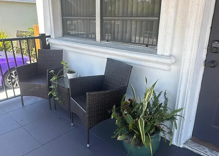 Daphne'S Tropical Oasis Boutique Hostel