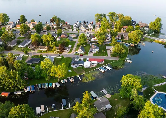 Waterfront Family Gem W/ Private Dock In Syracuse