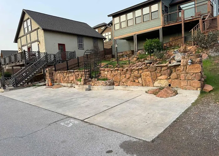 Medicine Creek Overlook Cabin W Hot Tub-2 Bedroom