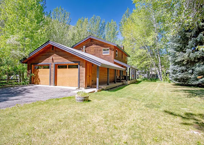 Red Elephant | 4Br - Fire Pit - River & Downtown