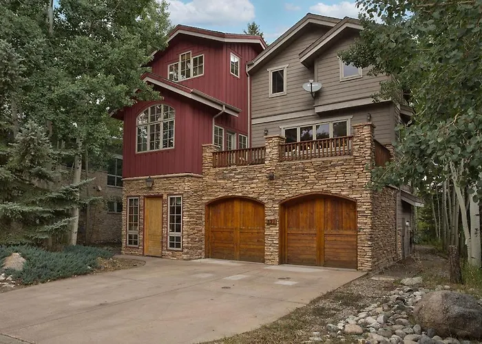 Streamside Lane: Riverside Frisco Home, Dog Friendly, Near Slopes
