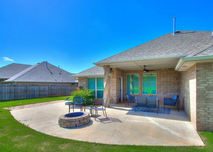 Spacious Modern Comfort Fabulous 15Th!