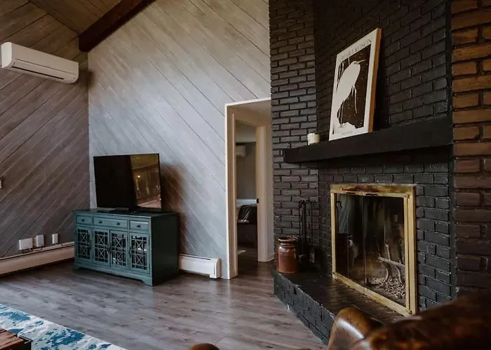 Owl Brook House - Midcentury Escape Near Manchester