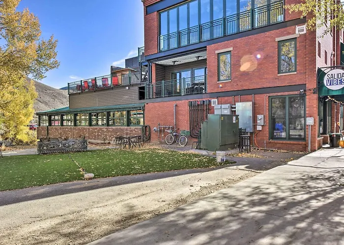 Historic Palace Hotel Loft - Sleeps 6