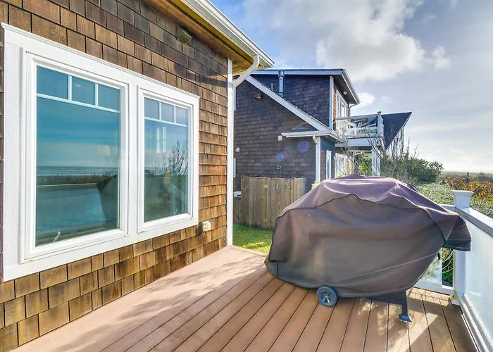 4Br/4Ba Beachfront Retreat With Hot Tub And Sauna