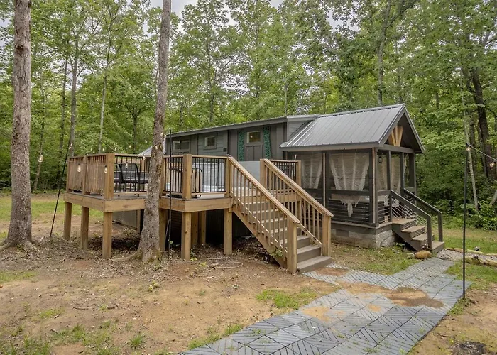 Scenic Mountain Cabin With Lake Access And Waterfall Views Near South Cumberland State Park Tennessee