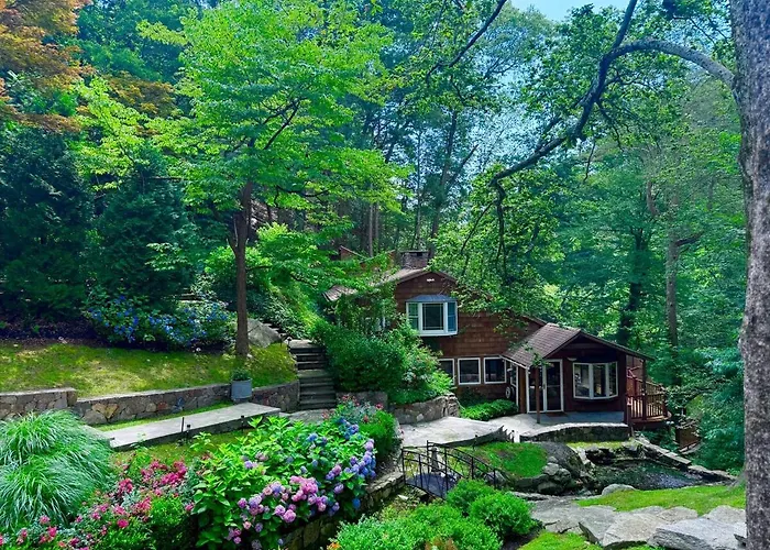 Cozy Riverfront Cottage - Pool, Hot Tub, 35 Min Nyc
