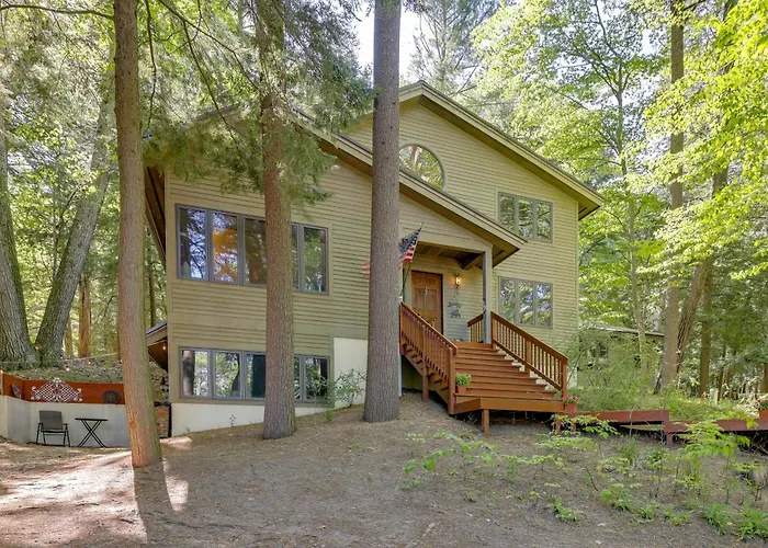Glen Arbor Home W/ Glen Lake Access & Shared Dock!