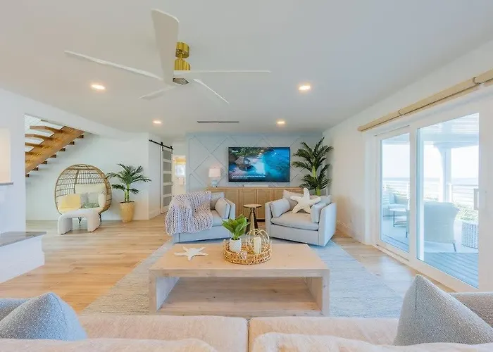 Seaside Serenity - Pool Table Hot Tub Luxury