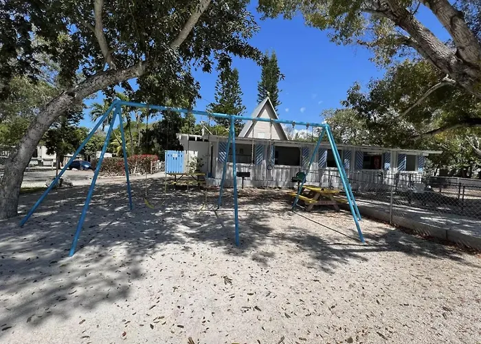New Tiny Home Paddle Boards, Kayaks, Pool, Marina