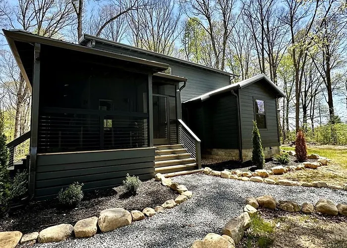 Relaxing Cabin Nestled Amidst Trees And Fire Pit Provided In Monteagle, Tennessee