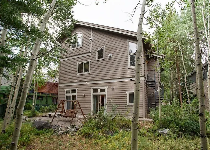 Streamside Lane: Riverside Frisco Home, Dog Friendly, Near Slopes