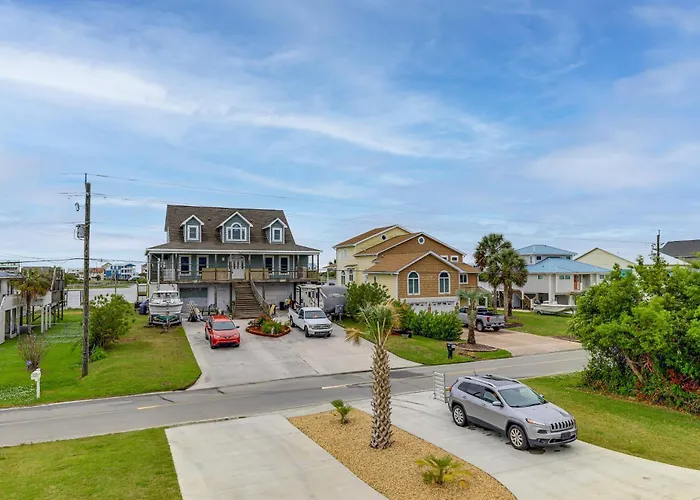 Coastal Views & Hot Tub! Sneads Ferry Getaway