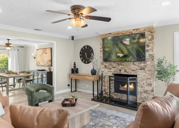 Corona Golf Course Pool Home 4B3B - Pet Friendly