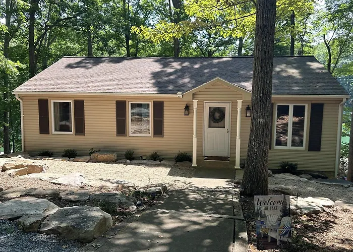 Humble Hideaway - Inviting Lakefront Home With Firepit, Balcony & W/D - Dog-Friendly