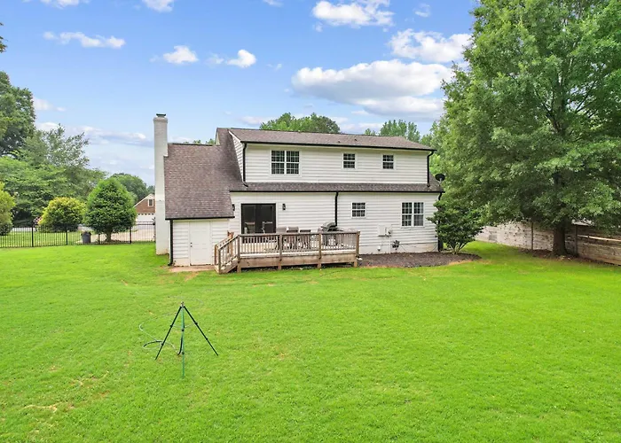 Cape Cod Pet-Friendly Home