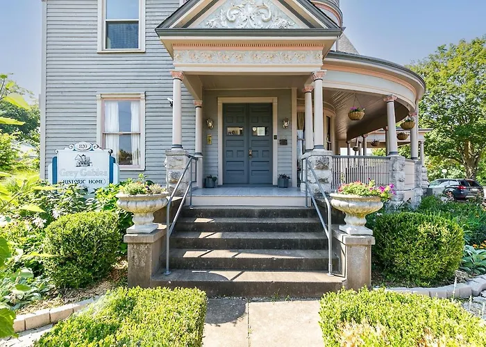 1895 Victorian Home On Historic Walnut Street