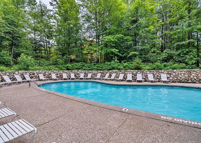 Spacious Harbor Springs Home W Hot Tub