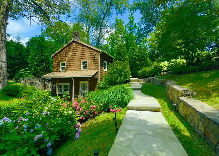 Cozy Riverfront Cottage - Pool, Hot Tub, 35 Min Nyc
