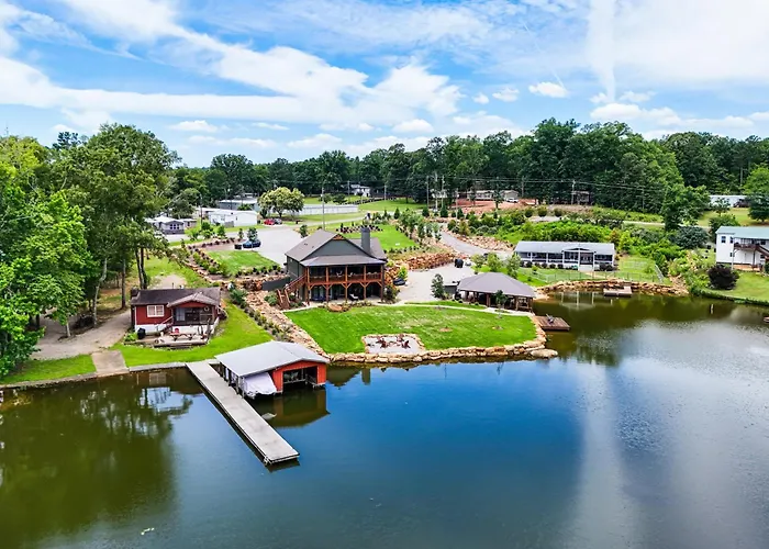 Private Boat Launch & Dock! Huge Lay Lake Retreat