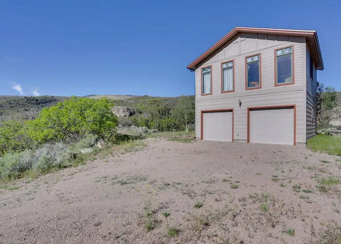 360-Degree Mountain Views! Lake Retreat In Gypsum