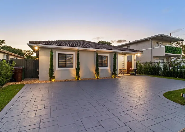 Sunset Villa W Pool, Outdoor Kitchen & Grill