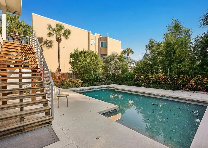 Private Heated Pool & Hot Tub Retreat - Longboat Key Coastal Living
