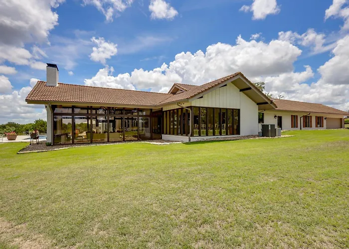 Stunning Views! Luxurious & Secluded Glen Rose Gem