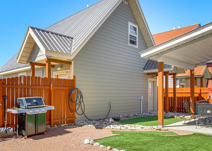 Shuttle To Crested Butte! 2-Unit Gunnison Retreat