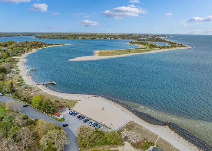 Cape Cod Home Near 3 Beaches