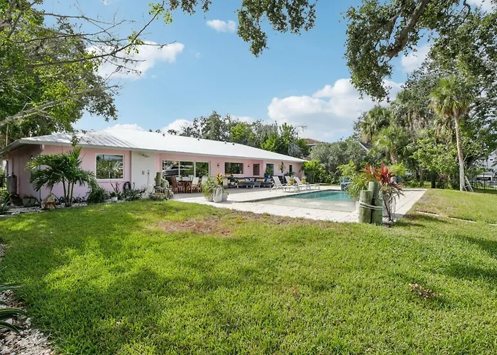 Longboat Key Waterfront - Private Heated Pool With Soaking End & Luxury Hot Tub!