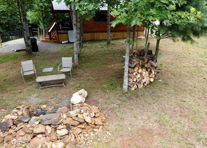 Secluded Studio Cabin With Fenced Retreat Near Blue Ridge Parkway | Meadows Of Dan, Virginia