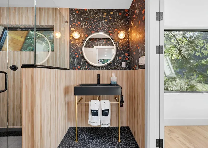 The Portlandiaframe - Hot Tub, Sauna, Cold Plunge