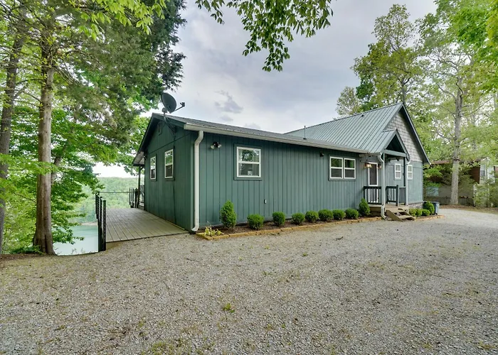 Hot Tub & View! 'Lakehouse Lookout' Byrdstown Home