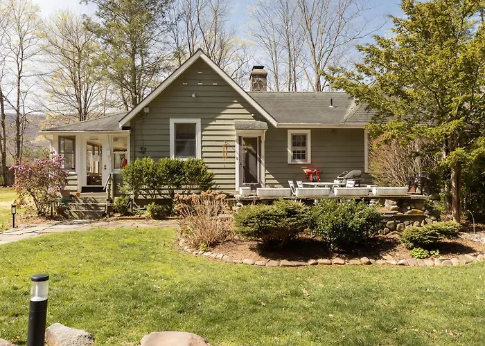 Phoenicia Farmhouse - Heated Pool With Mountain View Oasis