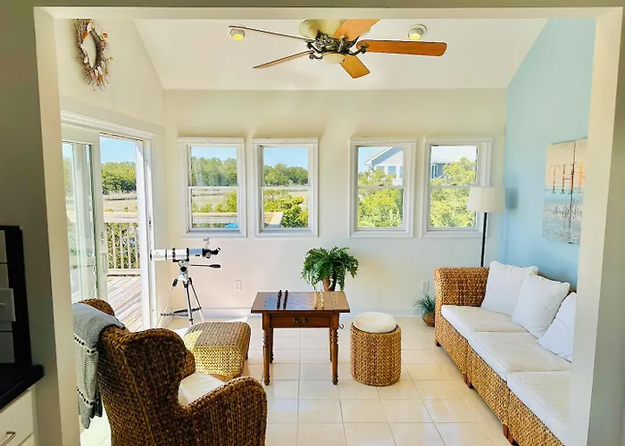 Beachhaven: Steps To Sand, Pet-Friendly, +Linens