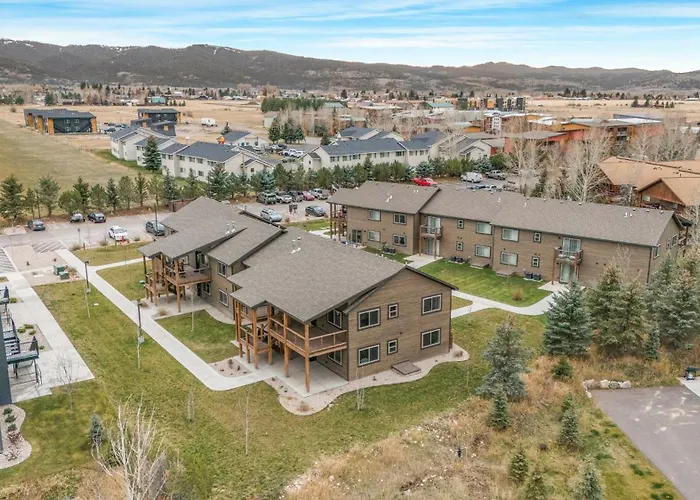 Victor Headwall By Kabino Condo Trails Skiing Snowmobiling Teton Mtns Grand Targhee