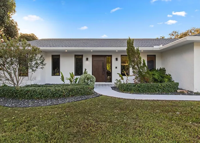 Platinum Villa W Karaoke, Pickleball, Bkb & Soccer