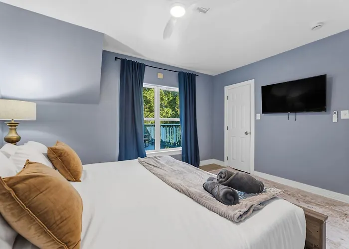 Relaxing Getaway With Private Hot Tub 7 Bedroom 4 Bath