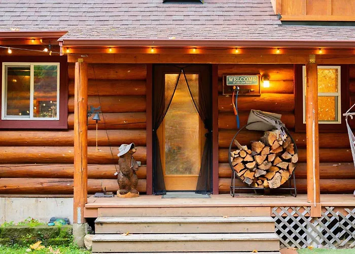 10-Acre Mountain Cabin - Hot Tub • Sauna • Dogs Ok