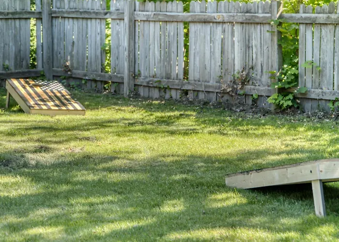 Benton Beach House 4 Bedrooms 3 Full Bathrooms Bike To Beach And St Joseph River Arcade Games Cornhole Firepit Grill