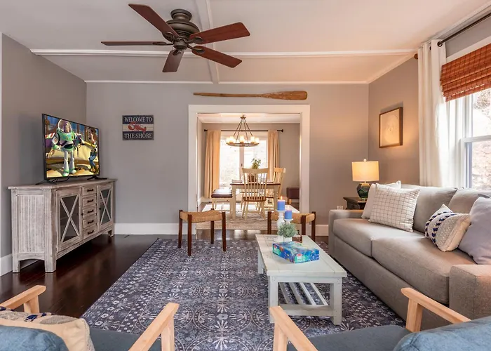 3Br Rockport Coastal Retreat | Walk To Beach