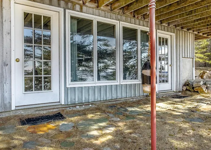 Reed Shore Cottage Oceanfront, Sunset View, Private Shore Stairs, Harbor Watch