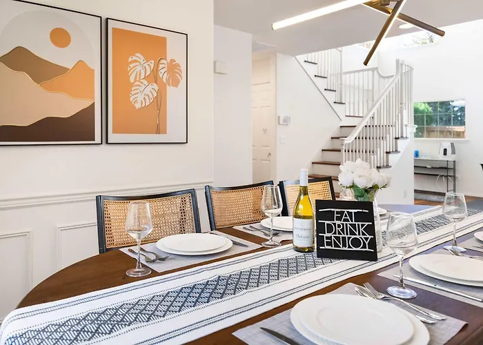 Spacious 4Br Kirkland Retreat Games