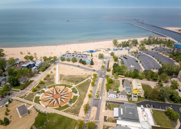 Benton Beach House 4 Bedrooms 3 Full Bathrooms Bike To Beach And St Joseph River Arcade Games Cornhole Firepit Grill