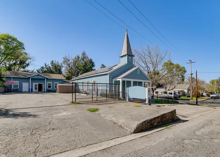 Walk To Clear Lake: 2-Unit Church Combo Stay!